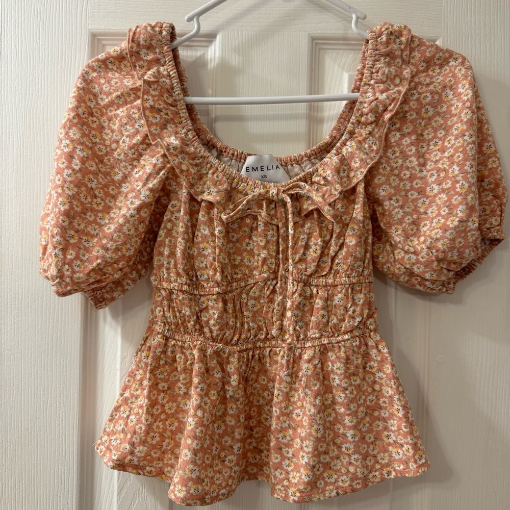💜 2/$15 EMELIA orange blouse cropped top size XS